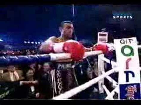 Prince Naseem Hamed Vs Vuyani Bungu part 1 (entrance) - YouTube