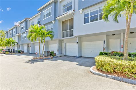 Windsor Castle Luxury Rental Community | Coral Springs, FL Apartments ...