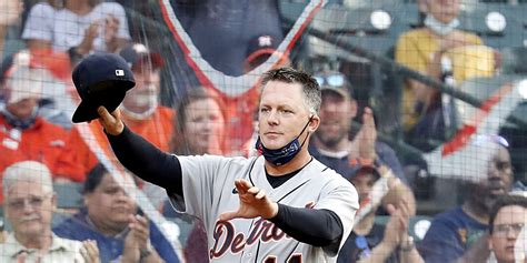 A.J. Hinch cheered in return to Houston