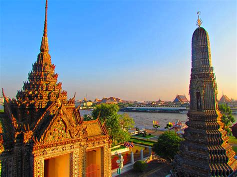 Wat Arun (Temple of the Dawn) - Nomadic Experiences