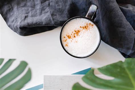 5 Cozy, Caffeine-Free Hot Bevs to Warm Up That Belly