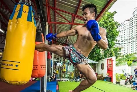 Muay Thai vs Karate - Which Is The More Effective Martial Art - Boxing Addicts