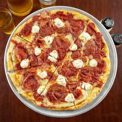 7 Best Pizza Places in Gatlinburg TN