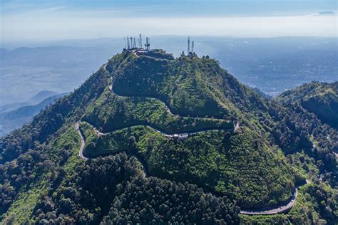 Foto : Berita Foto: Indahnya Gunung Telomoyo yang Berkalung Jalan Aspal