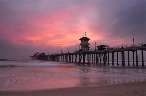 Foggy sunset at Huntington Beach pier | lightproofbox.com