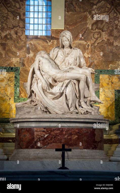 Michelangelo pieta st peters hi-res stock photography and images - Alamy