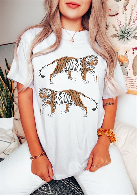 Tiger T-shirt Tiger Graphic Tee Tiger Tee Boho Shirt - Etsy