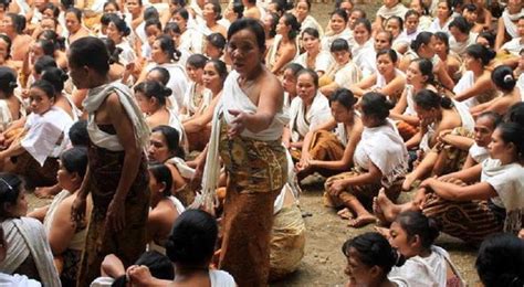 Unggahan, Ritual Jelang Ramadhan di Banyumas | Kemben, Ritual, Ikat kepala