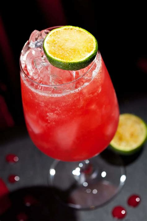 Zombie Cocktail: The Perfect Mixed Drink To Spook Up Your Party!