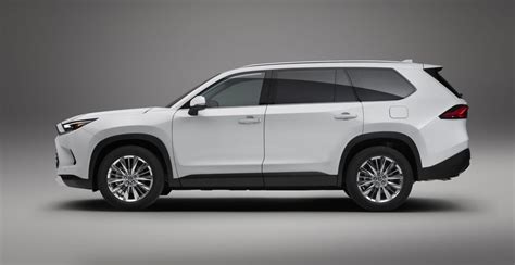 Toyota unveils the first-ever Grand Highlander - Acquire