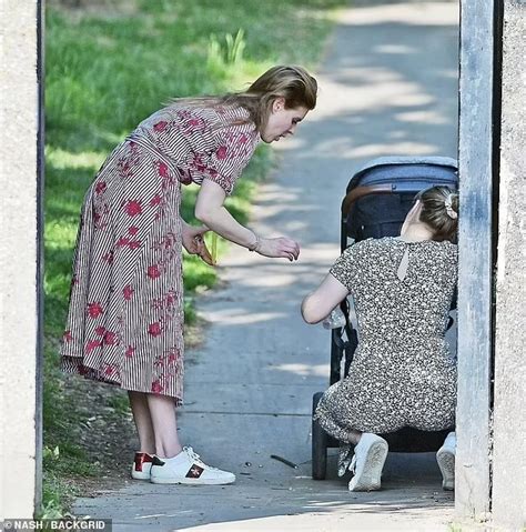 Princess Beatrice was photographed in London with her daughter Sienna ...