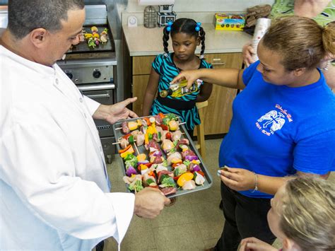 Kids cooking class brings new life into Texas city parish – Episcopal ...