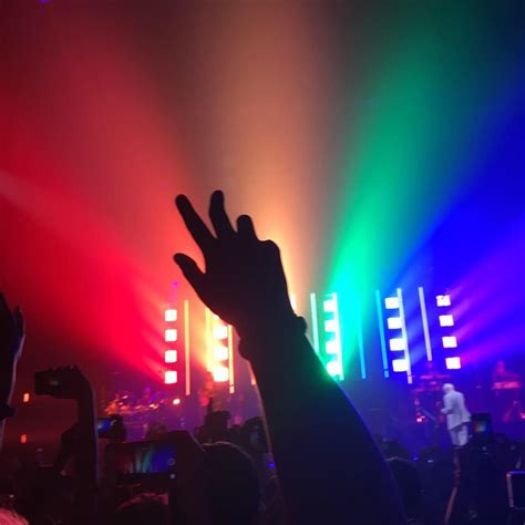 Troye Sivan concert last night 💙 : r/lgbt