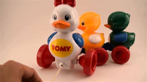 TOMY 1995 Hard Plastic Mama Duck Quacks & Ducklings Waddle Pull Toy ...