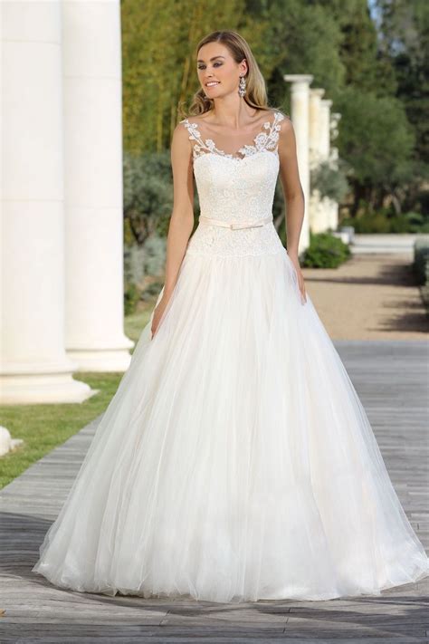 anne burrell wedding dress - Consuela Clinton