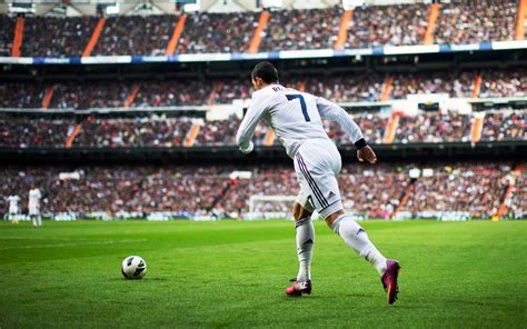 ultigamerz: 105 Cristiano Ronaldo hd wallpaper in 17.4 mb