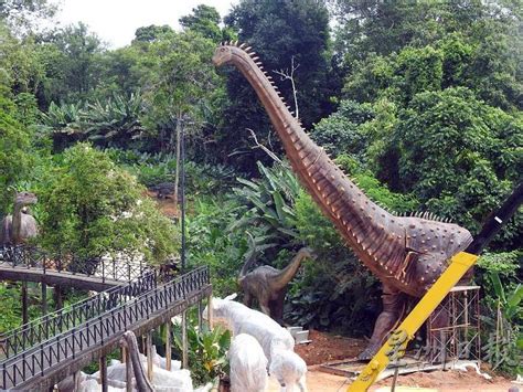 Zoo Melaka With 1:1 Dinosaur, 650 Animals and 150 Different species ...