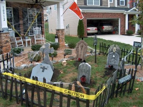 halloween graveyard ideas | Our Graveyard - Home Exterior Designs - Decorating Ideas - HGTV Rate ...