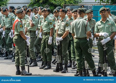 Special Operation Forces Malaysian Army Take a Break after Parade ...