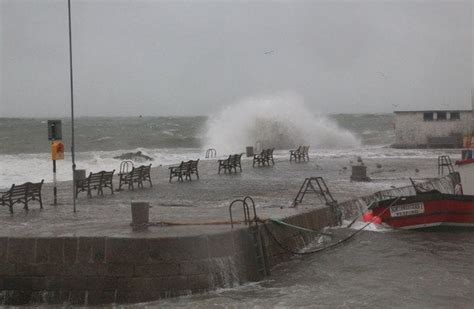 Risk of coastal flooding on all coasts due to 'unusually' high tides ...