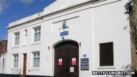 HMP Preston 'needs to improve care for older prisoners' - BBC News