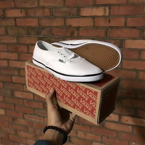 VANS ERA ALL WHITE, Women's Fashion, Footwear, Sneakers on Carousell