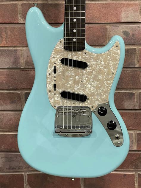 Fender Traditional 60s Mustang Electric Guitar Daphne Blue 2022 ...