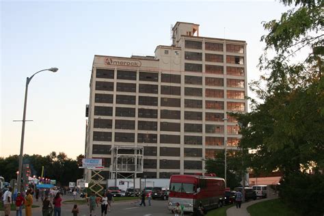 File:Rockford, IL Old Amerock building.JPG - Wikimedia Commons