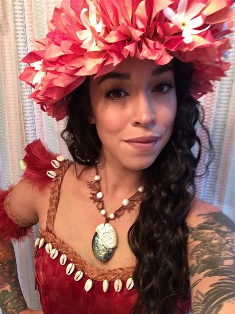 Stoked to rock my natural curls for my Moana costume : r/curlyhair