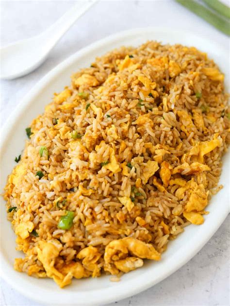 10-minute Easy Egg Fried Rice (just 6 Ingredients!)