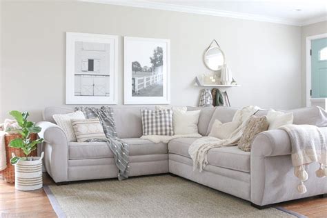 How to Choose the Best Throw Pillows for a Gray Couch