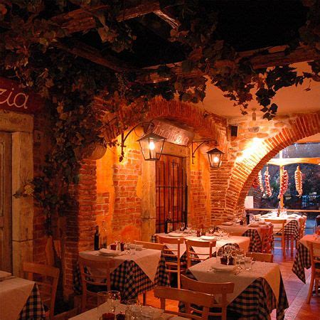 Italy...mainly for their fantastic pasta | Italian restaurant decor ...