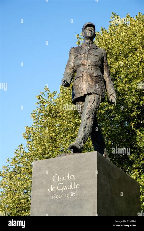 Charles de gaulle statue hi-res stock photography and images - Alamy