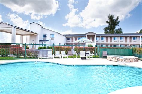 Days Inn by Wyndham Kerrville | Kerrville, TX Hotels