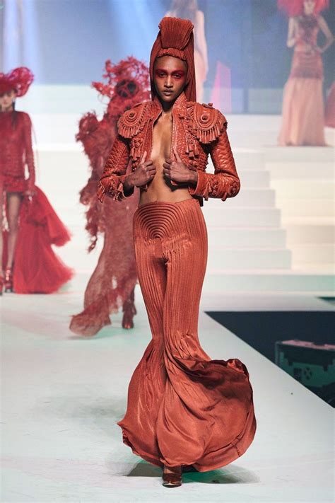 Jean Paul Gaultier Haute Couture Printemps-Été 2020 - Défilé | Vogue ...