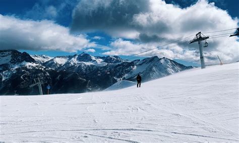 Skiing in the French Alps: The Highs and Lows of a Dreamy Mountain Getaway – Baguettes and ...