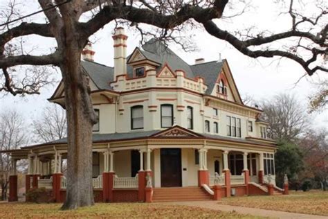 East Texas historic homes, home tours, locations, photographs and links