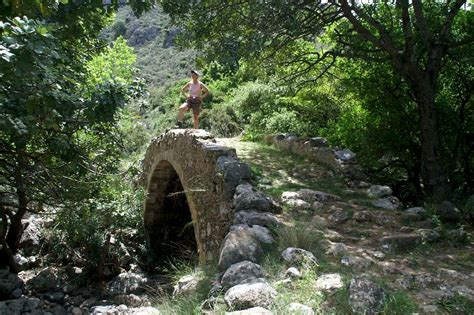 Old cobblestone bridge : Photos, Diagrams & Topos : SummitPost