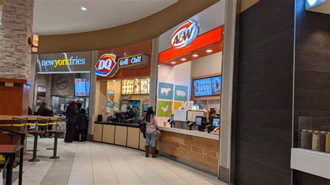 Retail Photo Tour: West Edmonton Mall (December 2020)