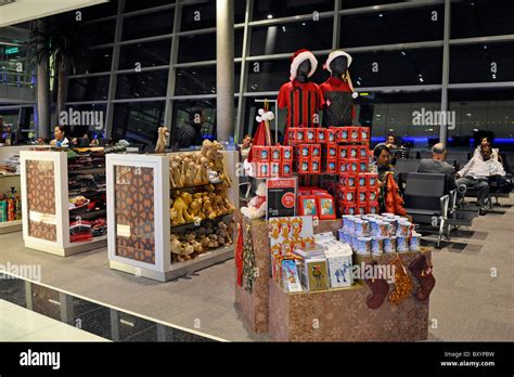 Duty free shop Abu Dhabi airport, Emirates Stock Photo - Alamy