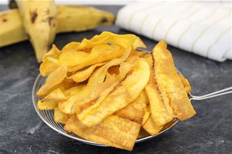 Plantain Chips (Chifles) Recipe - Yummieliciouz