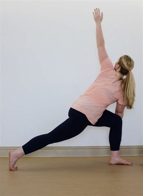 Revolved Side Angle Pose | Parivrtta Parsvakonasana - Inspire Yoga