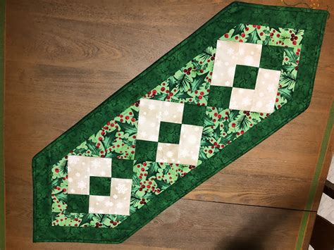 Very easy, nice result | Quilted table runners christmas, Christmas tree quilted table runner ...
