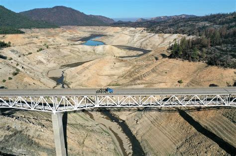 Extraordinary before-and-after photos show how full Lake Oroville is