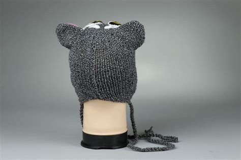 MADEHEART > Knitted hat "Grey cat"