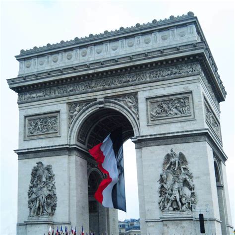 Arc de Triomphe: 22 Facts & history of the famous roundabout