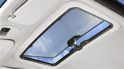 Moonroof vs. Sunroof: What Are the Differences? | MyVehicle.ie