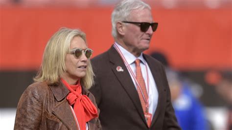 Browns owners Jimmy and Dee Haslam nearing deal to buy stake in ...