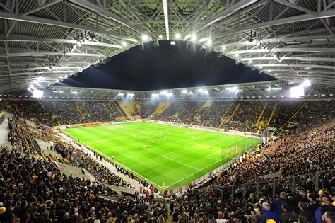 SG Dynamo Dresden : Paris Saint-Germain - Rudolf-Harbig-Stadion