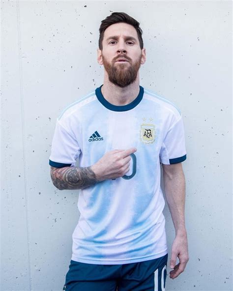 Lionel MESSI, Paulo DYBALA wear new Argentina home kit as AFA releases it – Mundo Albiceleste